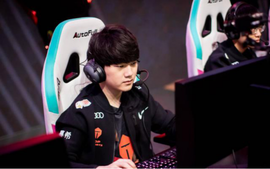 广州国际电竞赛事圆满落幕 电竞产业迎来300亿新里程碑